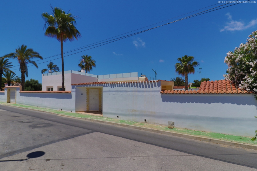 Resale - Villa / Semi detached - Torrevieja  - Calas Blancas