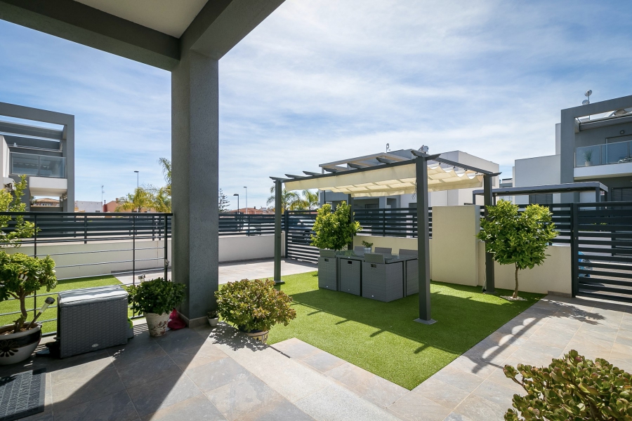 Resale - Duplex / Adosado - Torrevieja  - Aguas Nuevas