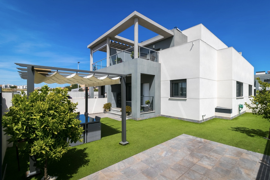 Resale - Duplex / Adosado - Torrevieja  - Aguas Nuevas