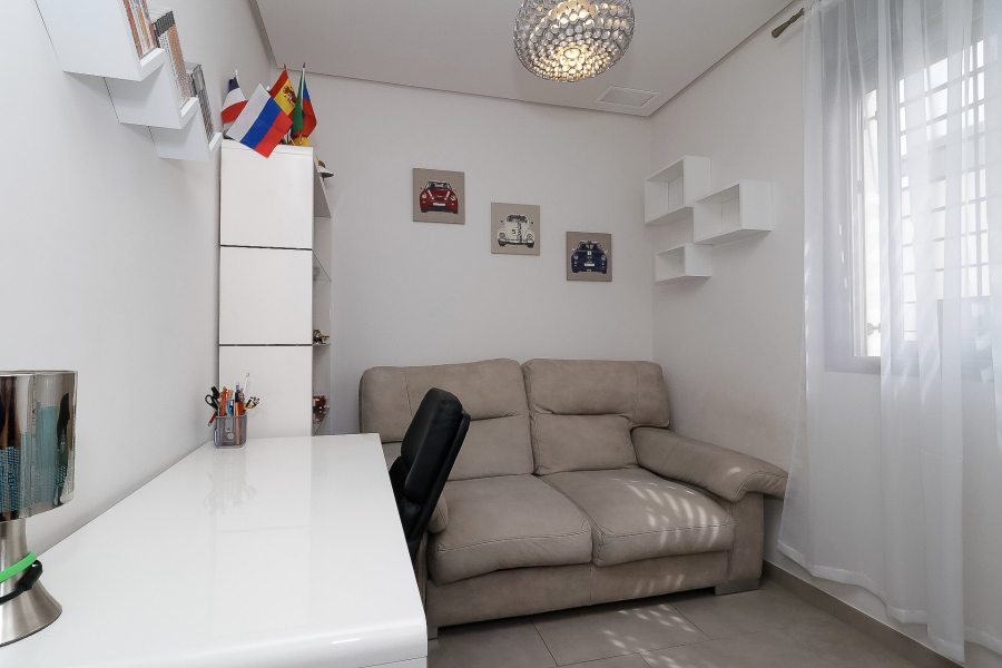 Resale - Duplex / Adosado - Torrevieja  - Aguas Nuevas