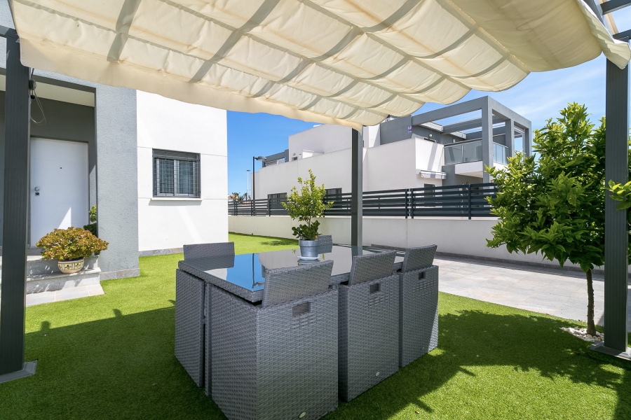 Resale - Duplex / Adosado - Torrevieja  - Aguas Nuevas