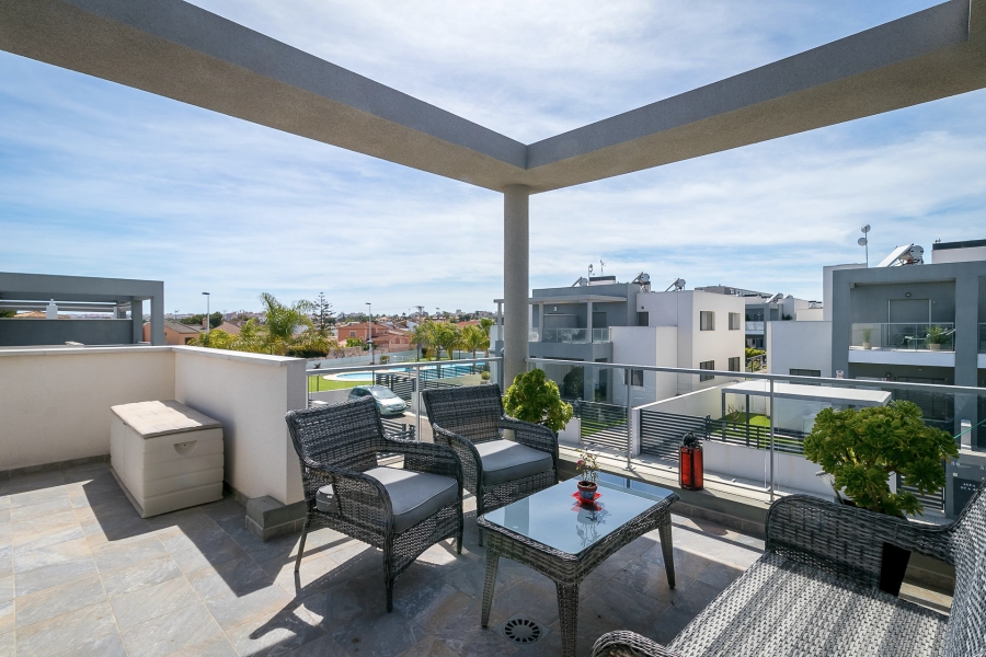 Resale - Duplex / Adosado - Torrevieja  - Aguas Nuevas