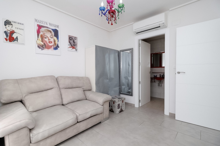 Resale - Duplex / Adosado - Torrevieja  - Aguas Nuevas