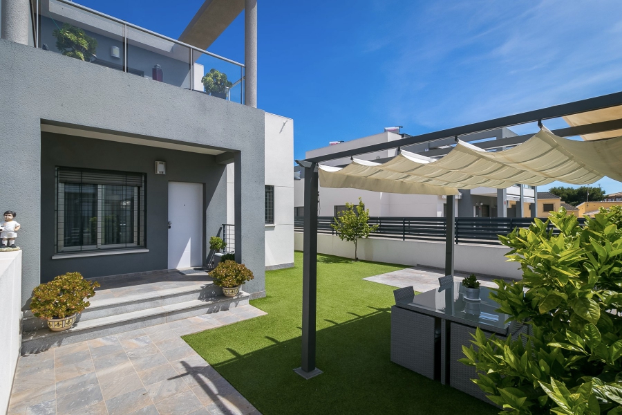 Resale - Duplex / Adosado - Torrevieja  - Aguas Nuevas