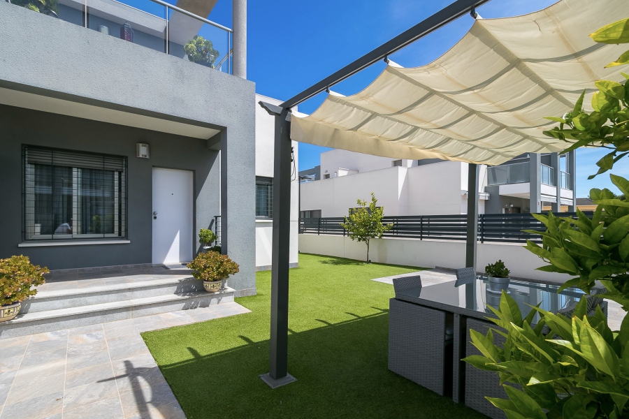 Resale - Duplex / Adosado - Torrevieja  - Aguas Nuevas