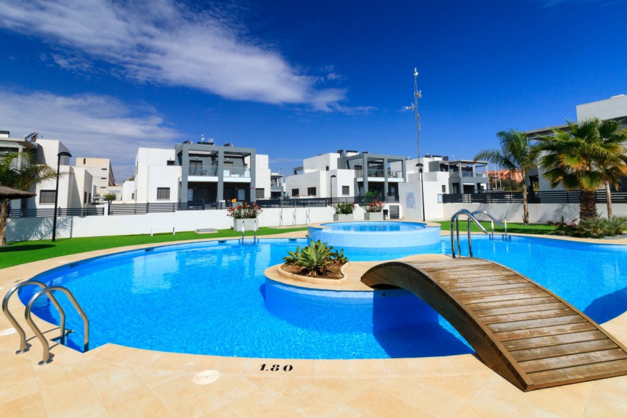 Resale - Duplex / Adosado - Torrevieja  - Aguas Nuevas
