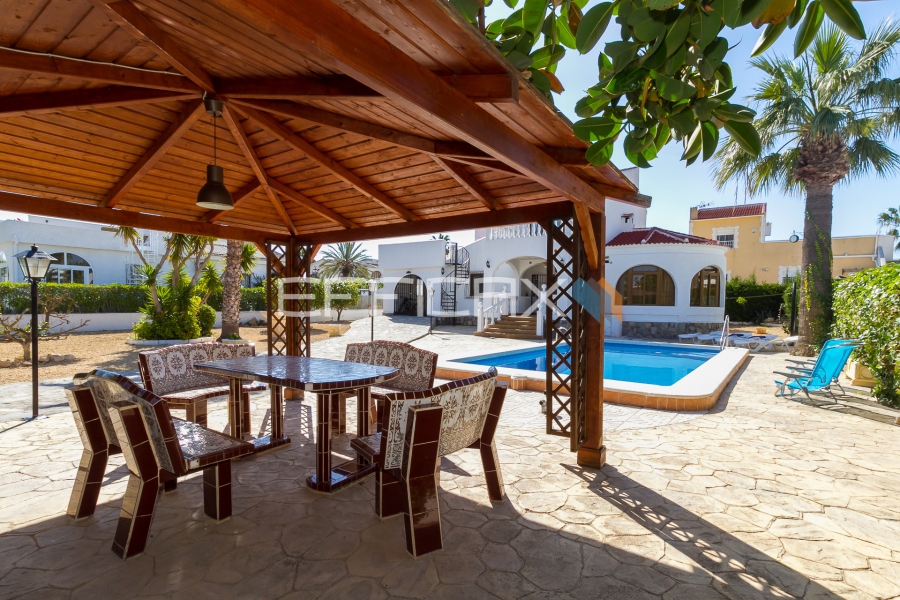Resale - Villa - Torrevieja  - San Luis