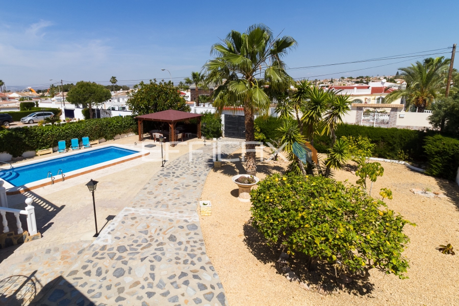 Resale - Villa - Torrevieja  - San Luis