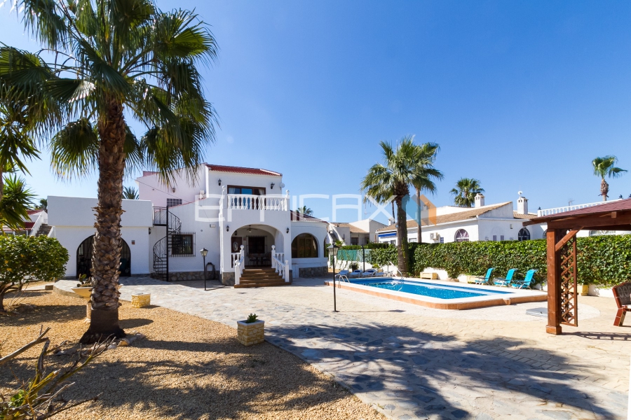 Resale - Villa - Torrevieja  - San Luis