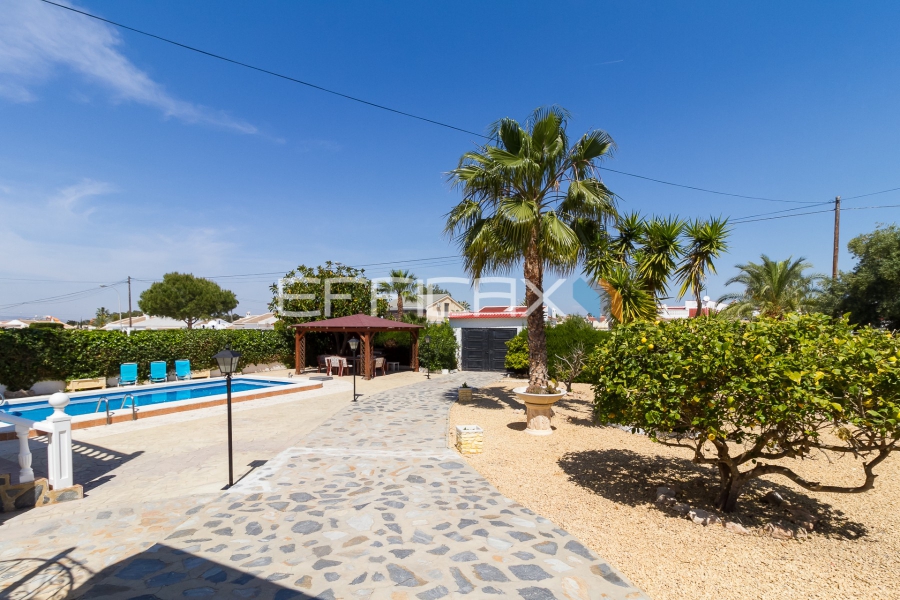 Resale - Villa - Torrevieja  - San Luis