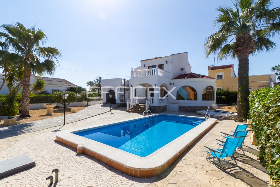 Resale - Villa - Torrevieja  - San Luis