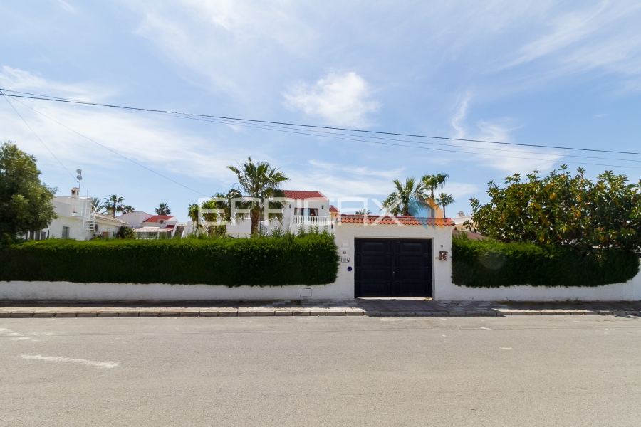 Resale - Villa - Torrevieja  - San Luis
