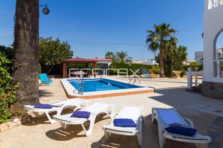 Resale - Villa - Torrevieja  - San Luis