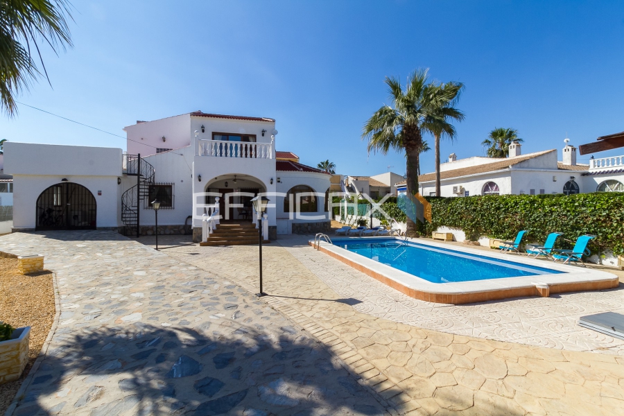 Resale - Villa - Torrevieja  - San Luis