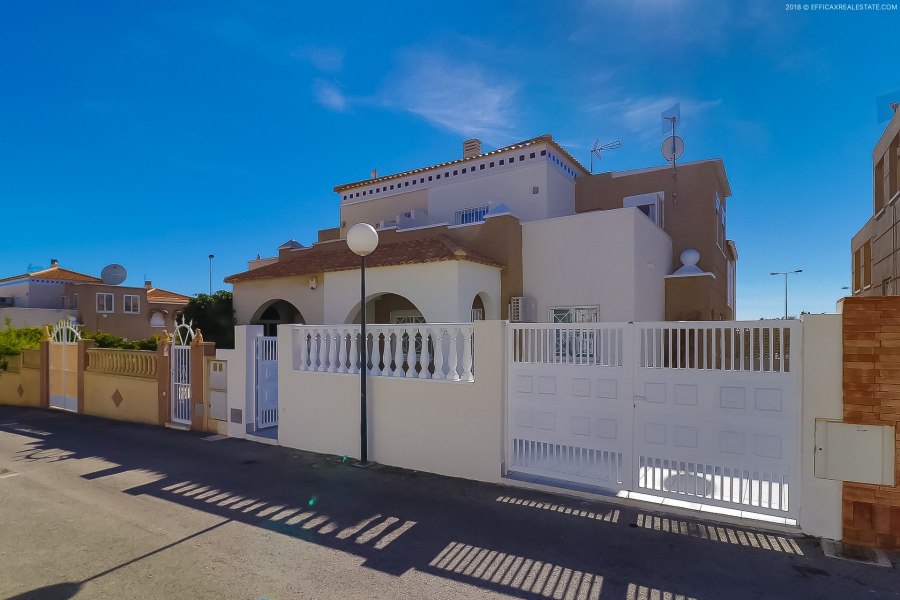 Resale - Duplex / Adosado - Torrevieja  - Aguas Nuevas