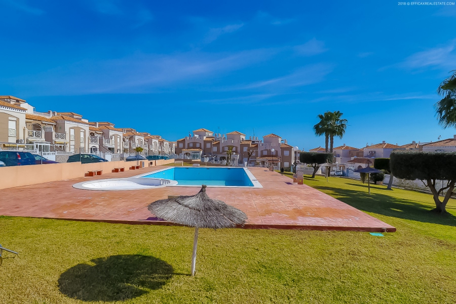 Resale - Duplex / Adosado - Torrevieja  - Aguas Nuevas