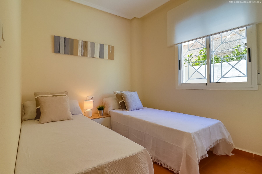 Resale - Duplex / Adosado - Torrevieja  - Aguas Nuevas