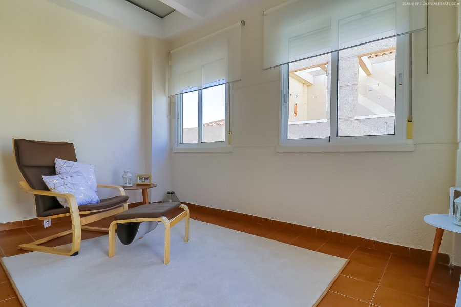 Resale - Duplex / Adosado - Torrevieja  - Aguas Nuevas