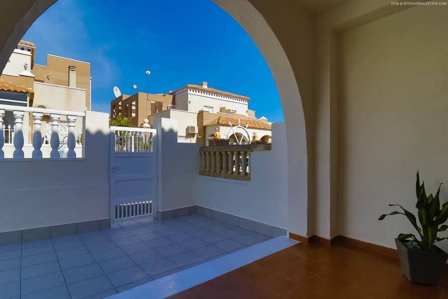 Resale - Duplex / Adosado - Torrevieja  - Aguas Nuevas