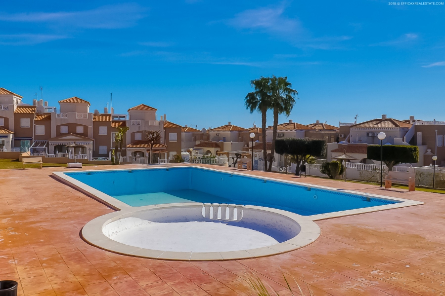 Resale - Duplex / Adosado - Torrevieja  - Aguas Nuevas