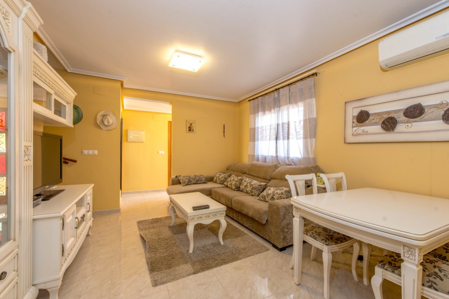 Resale - Villa - Torrevieja  - La Mata