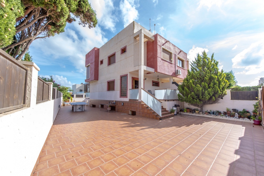 Resale - Villa - Torrevieja  - La Mata