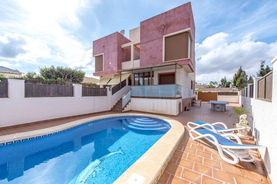 Resale - Villa - Torrevieja  - La Mata
