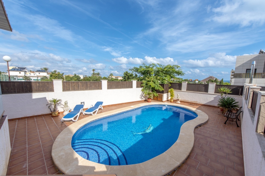 Resale - Villa - Torrevieja  - La Mata