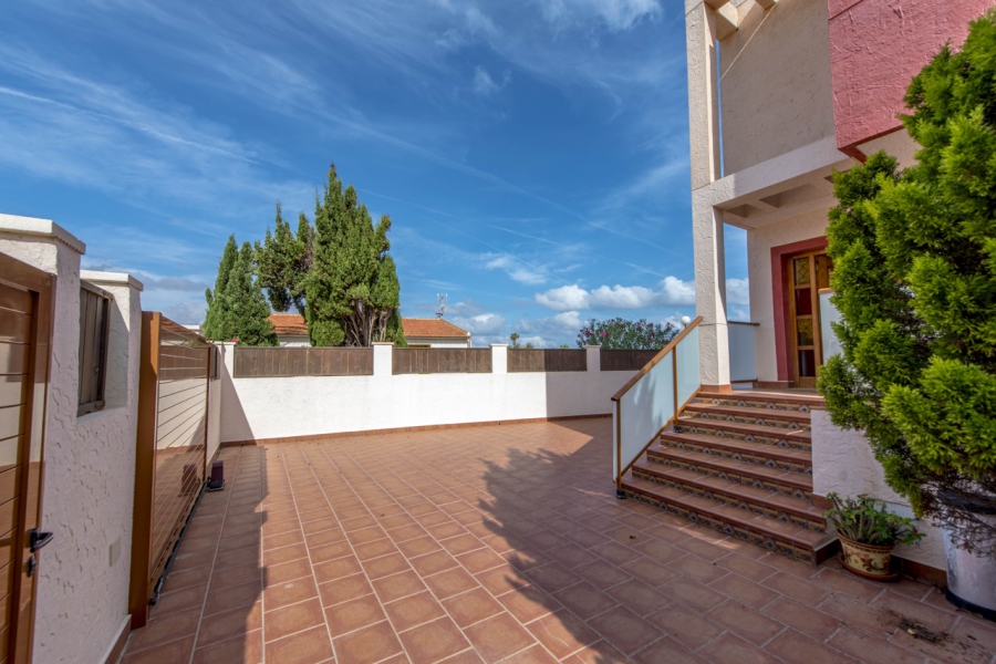 Resale - Villa - Torrevieja  - La Mata