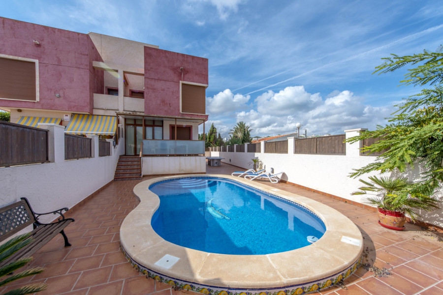 Resale - Villa - Torrevieja  - La Mata
