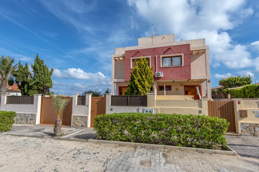 Resale - Villa - Torrevieja  - La Mata