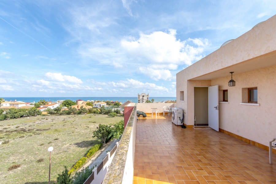 Resale - Villa - Torrevieja  - La Mata