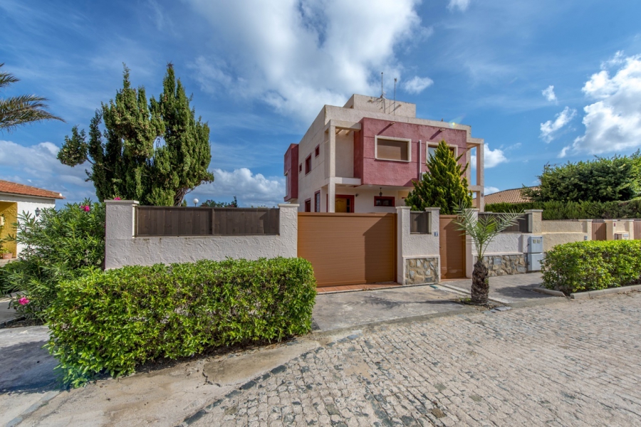 Resale - Villa - Torrevieja  - La Mata