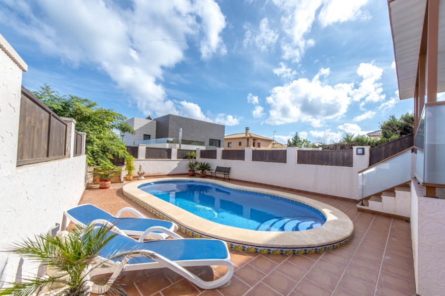 Resale - Villa - Torrevieja  - La Mata