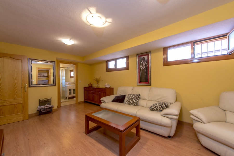Resale - Villa - Torrevieja  - La Mata