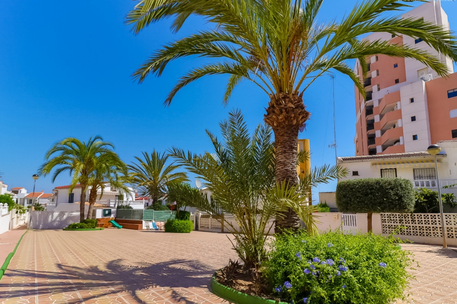Resale - Lägenhet / Bungalow  - Torrevieja  - Lomas del Mar