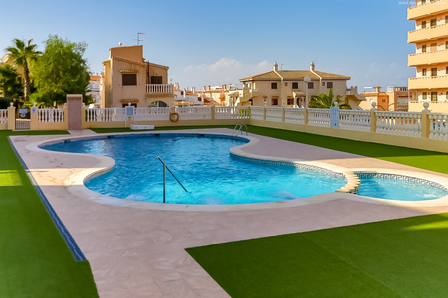Resale - Lägenhet / Bungalow  - Torrevieja  - La Mata