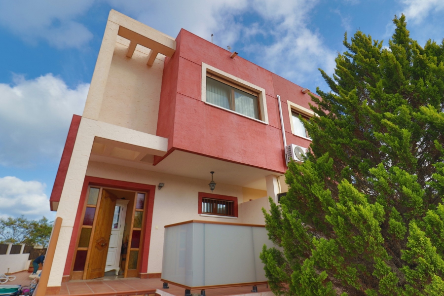 Resale - Villa - Torrevieja  - La Mata