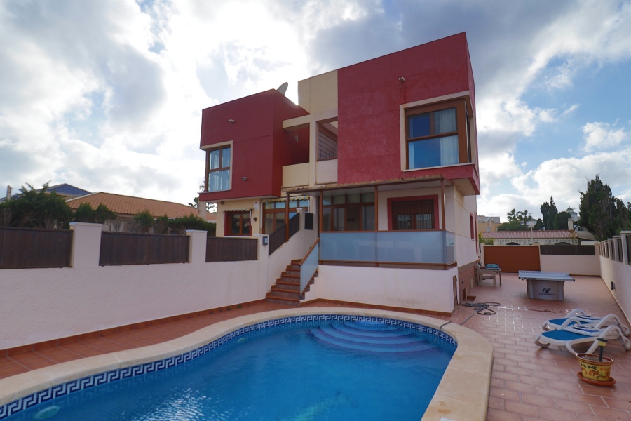 Resale - Villa - Torrevieja  - La Mata