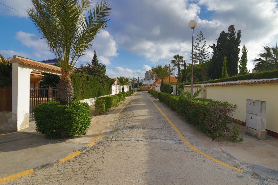 Resale - Villa - Torrevieja  - La Mata