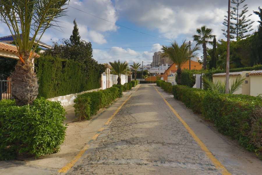Resale - Villa - Torrevieja  - La Mata