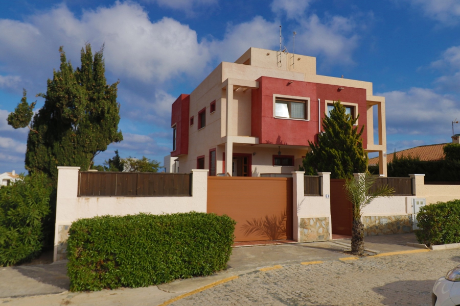 Resale - Villa - Torrevieja  - La Mata