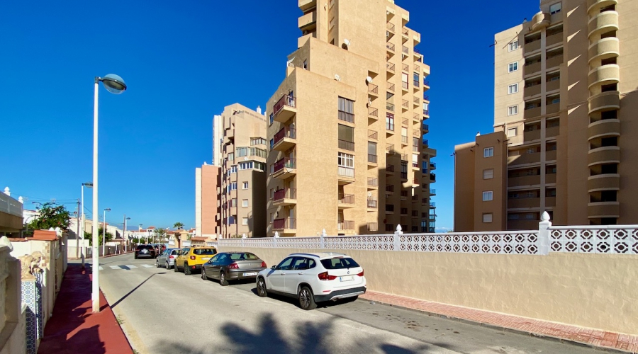 Resale - Apartamento/Bungalow - Torrevieja  - La Mata