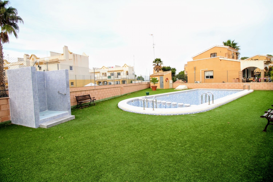 Resale - Villa - Torrevieja  - Los Balcones