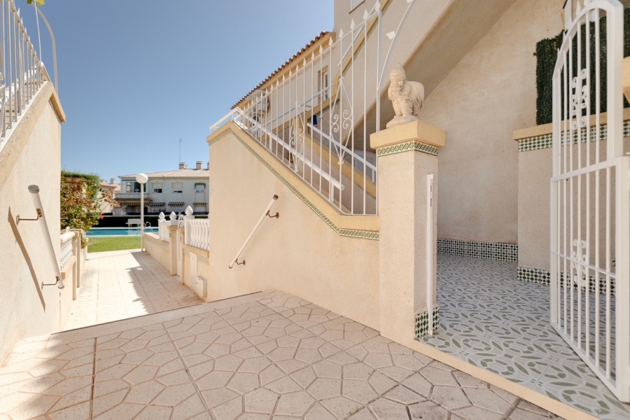 Resale - Apartment/Bungalow - Torrevieja  - Aguas Nuevas