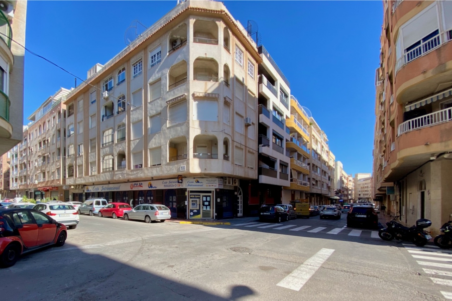 Resale - Apartamento/Bungalow - Torrevieja  - Los Locos
