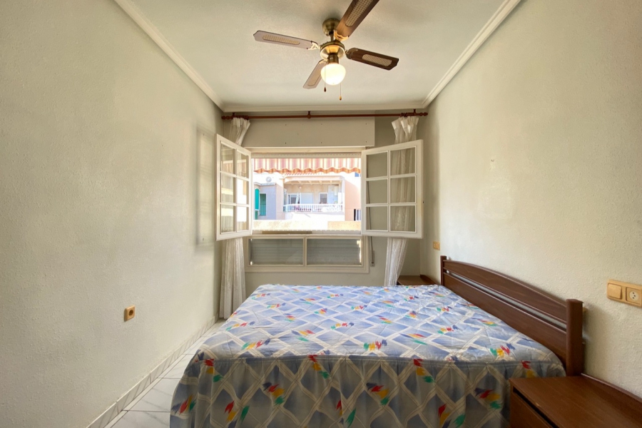 Resale - Apartamento/Bungalow - Torrevieja  - Los Locos