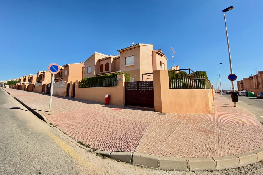 Resale - Apartment/Bungalow - Torrevieja  - Aguas Nuevas