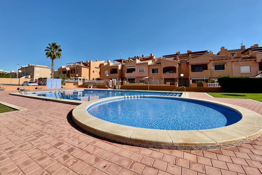 Resale - Apartment/Bungalow - Torrevieja  - Aguas Nuevas