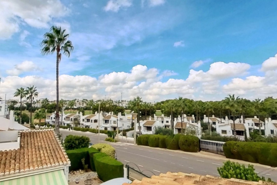 Resale - Villa / Semi detached - Orihuela Costa - Villamartin